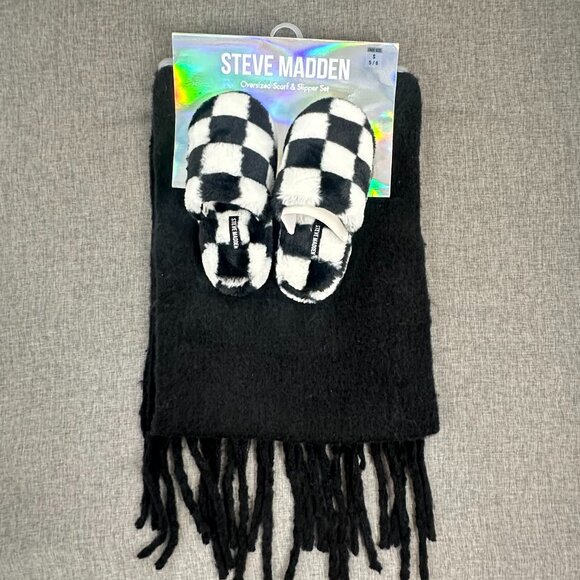 NEW! Steve Madden Gift Ser Oversized Scarf &‎ Slipper Set Shoe Size Small 5/6 - Picture 1 of 11